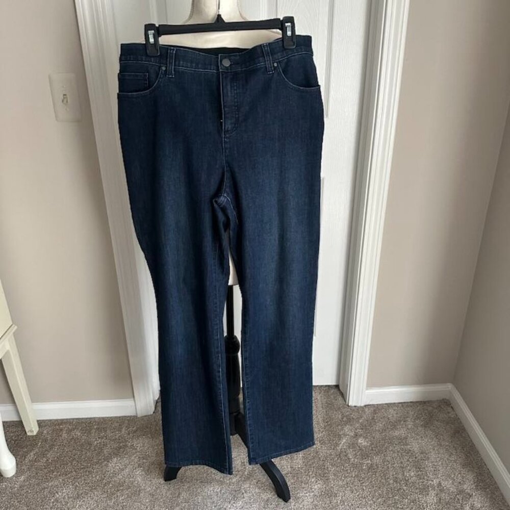 Chico’s Fabulously Slimming Jeans – Size 2 (Chico’s Sizing)